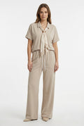 Blusa in Jersey con Foulard a Pois e Fermaglio Dorato Beige