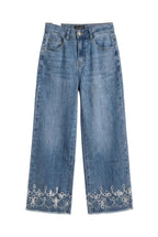Jeans con Orlo Ricamato