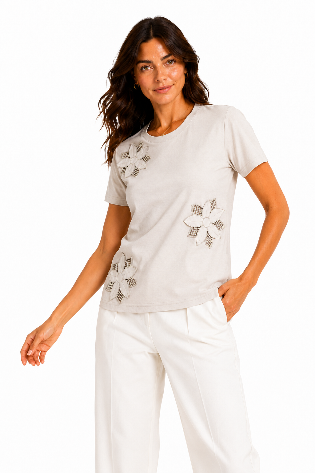T-Shirt con Applicazioni Floreali Intagliate
