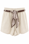 Short Scintillante con Cintura e Sciarpa Paisley