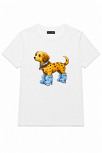 T-shirt Grafica "Cagnolino in Tacco Alto"