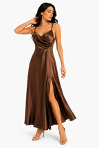Elegante Abito Lungo Drappeggiato in Raso Bordeaux