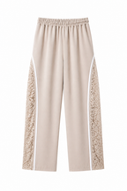 Pantaloni Fluidi Wide-Leg con Inserti in Pizzo e Bande Laterali